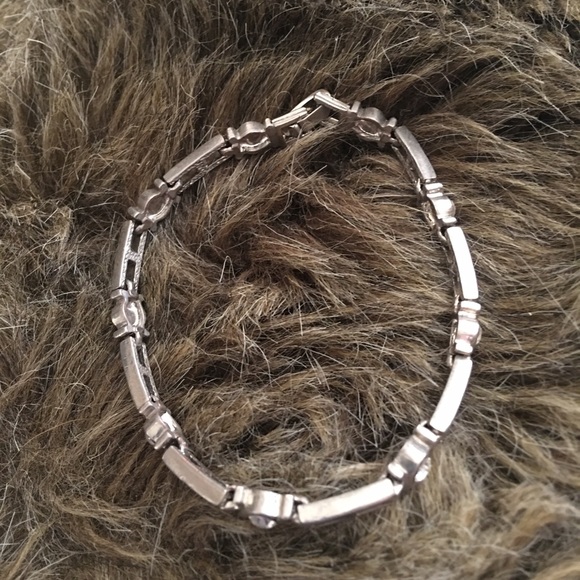 Vintage silver tone clear rhinestone link bracelet - Picture 8 of 8